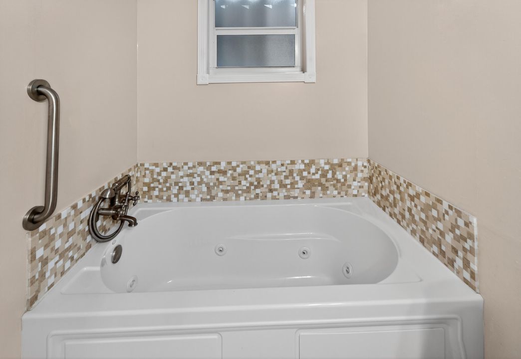 For Sale: $375,000 (2 beds, 2 baths, 1624 Square Feet)