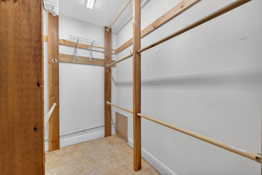 For Sale: $375,000 (2 beds, 2 baths, 1624 Square Feet)