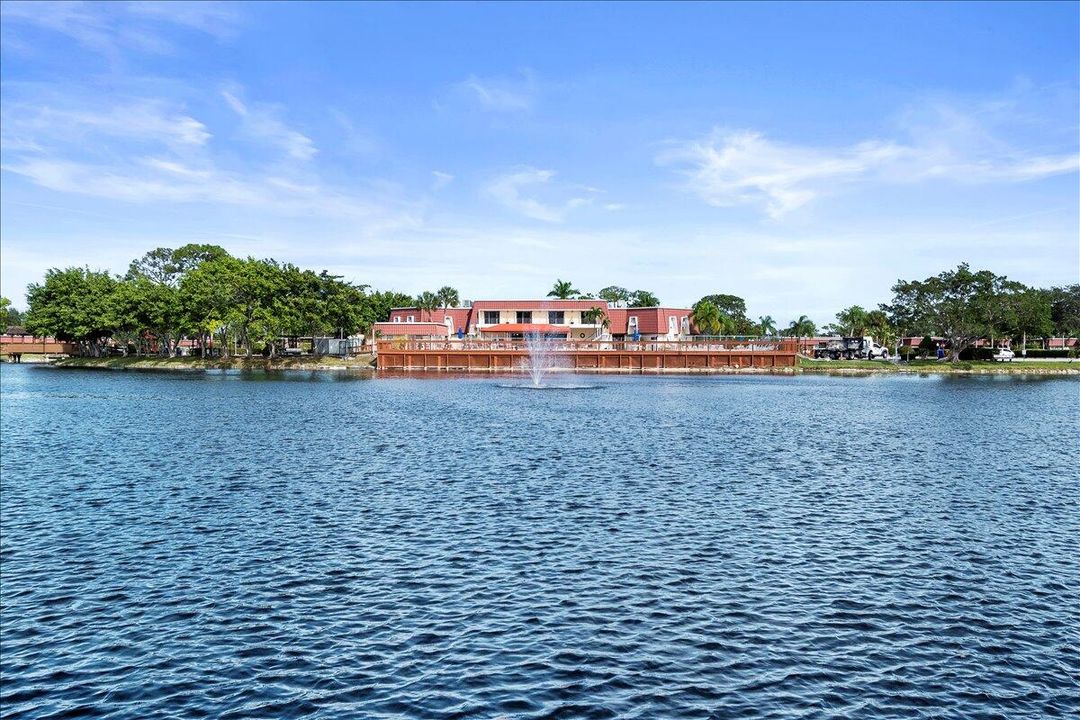 For Sale: $249,900 (2 beds, 2 baths, 941 Square Feet)