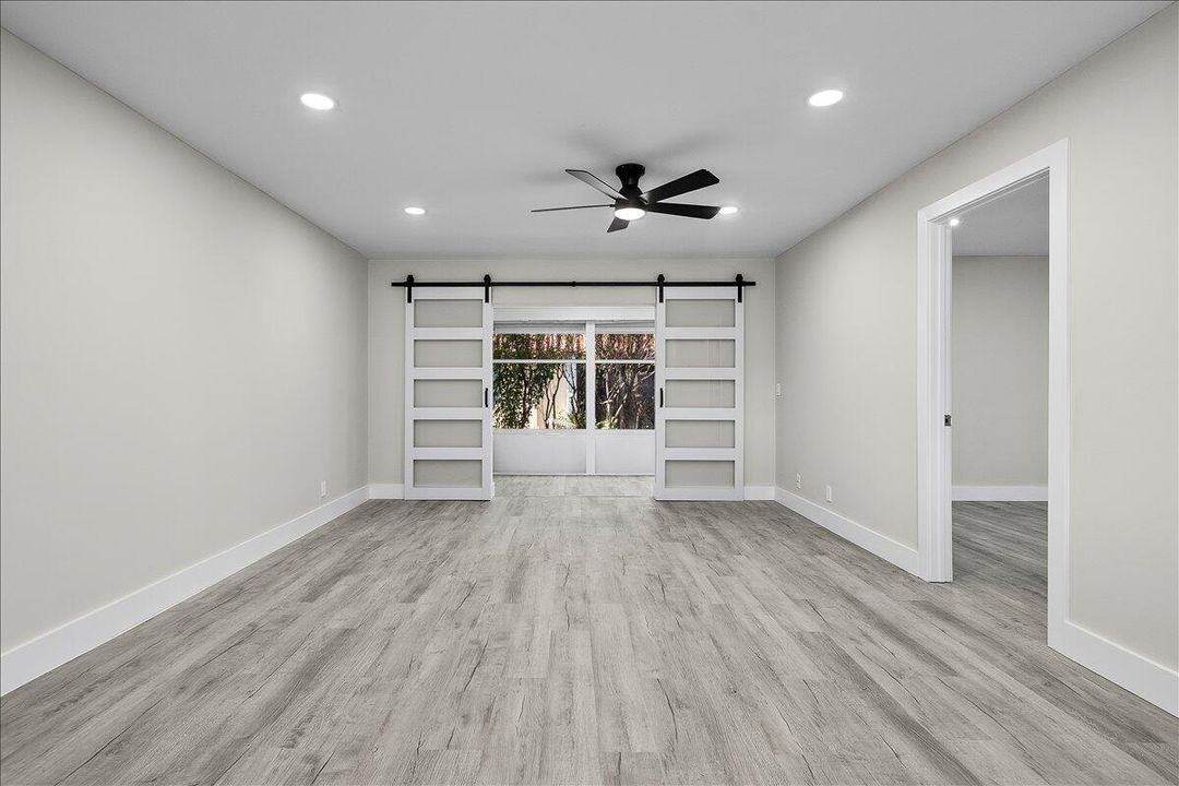 For Sale: $249,900 (2 beds, 2 baths, 941 Square Feet)