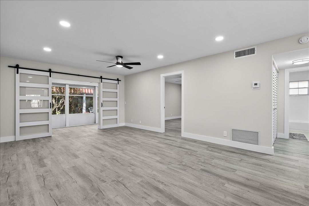 For Sale: $249,900 (2 beds, 2 baths, 941 Square Feet)