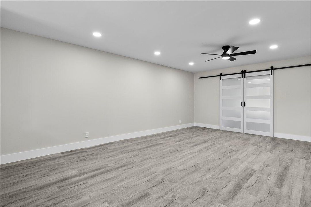 For Sale: $249,900 (2 beds, 2 baths, 941 Square Feet)