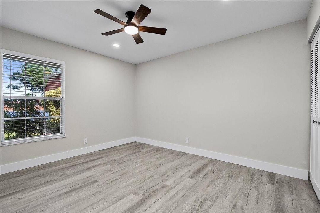 For Sale: $249,900 (2 beds, 2 baths, 941 Square Feet)