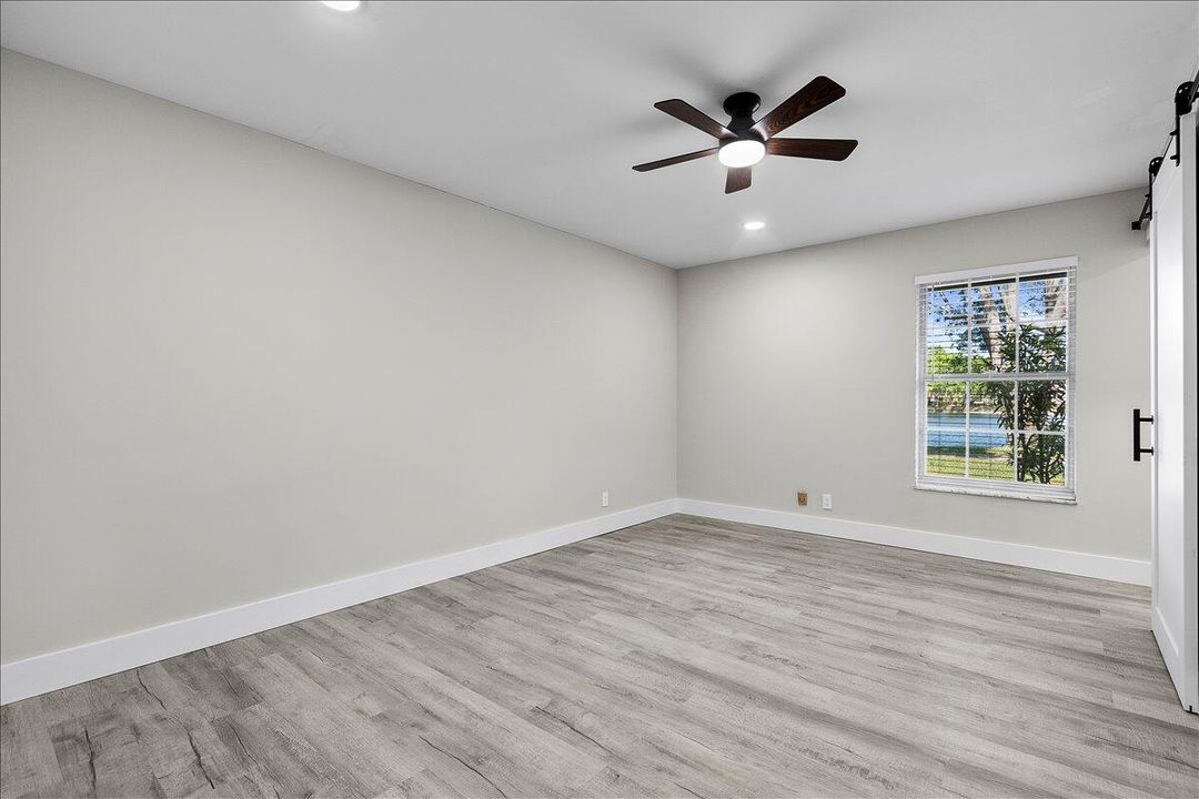 For Sale: $249,900 (2 beds, 2 baths, 941 Square Feet)