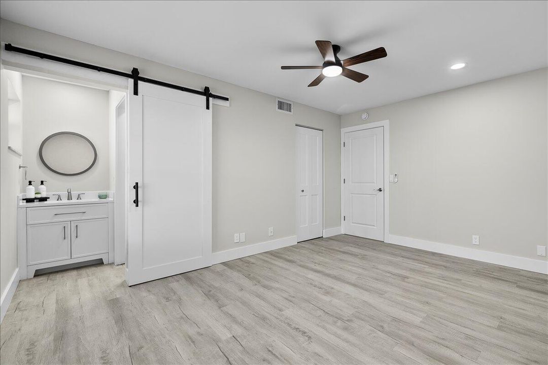 For Sale: $249,900 (2 beds, 2 baths, 941 Square Feet)