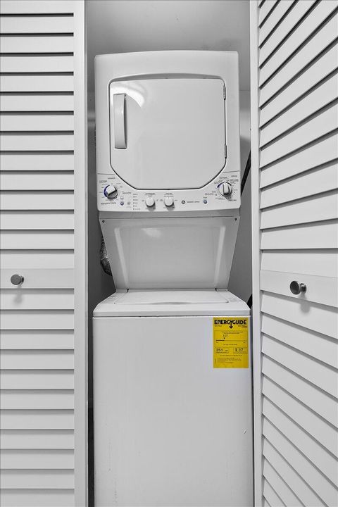 For Sale: $249,900 (2 beds, 2 baths, 941 Square Feet)