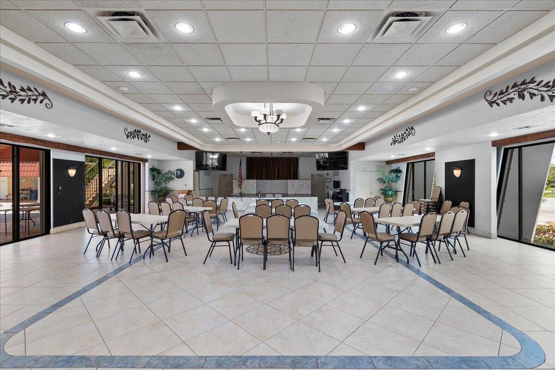 For Sale: $249,900 (2 beds, 2 baths, 941 Square Feet)