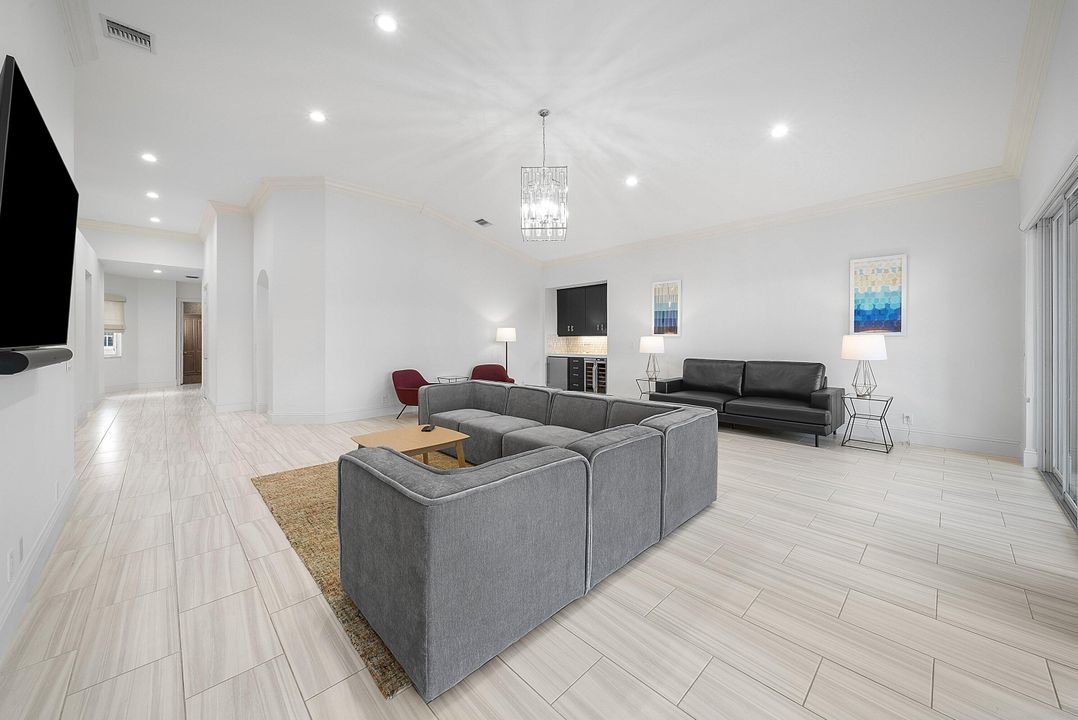 For Rent: $16,000 (3 beds, 2 baths, 2492 Square Feet)