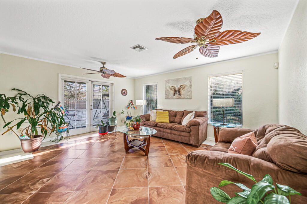 For Rent: $3,000 (3 beds, 2 baths, 1522 Square Feet)