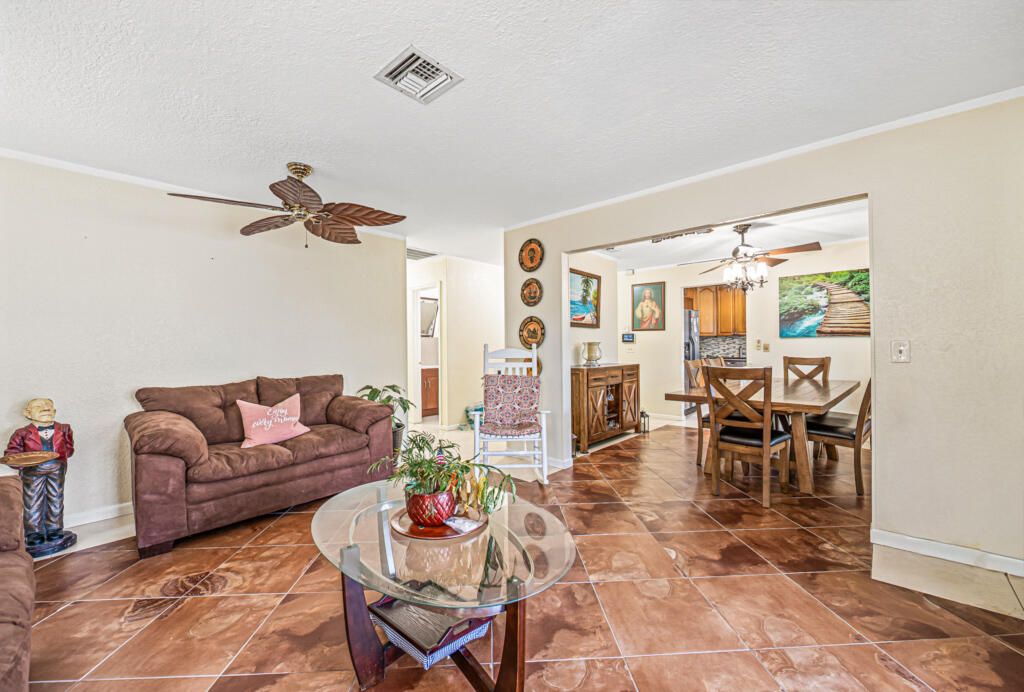 For Rent: $3,000 (3 beds, 2 baths, 1522 Square Feet)