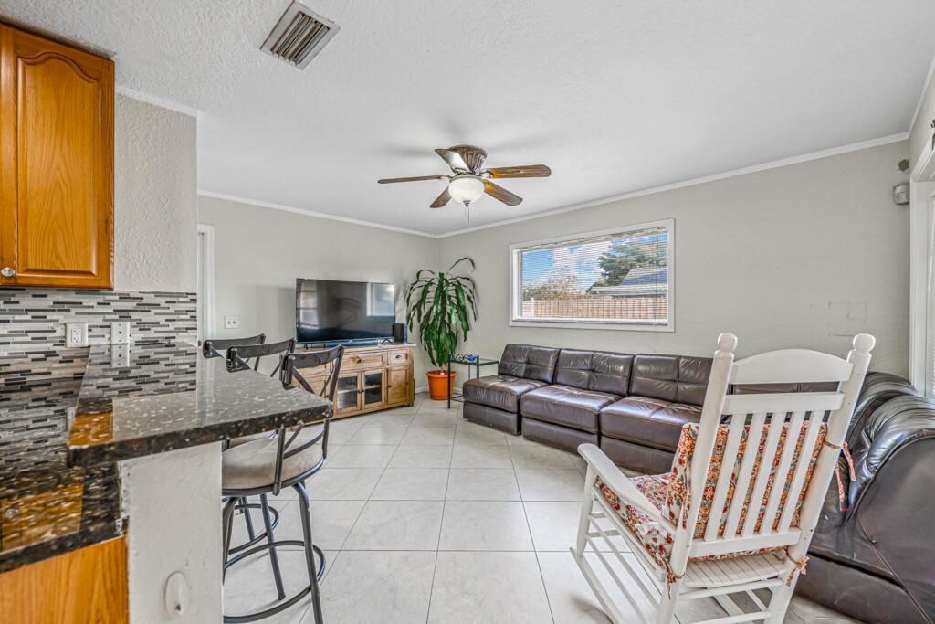 For Rent: $3,000 (3 beds, 2 baths, 1522 Square Feet)