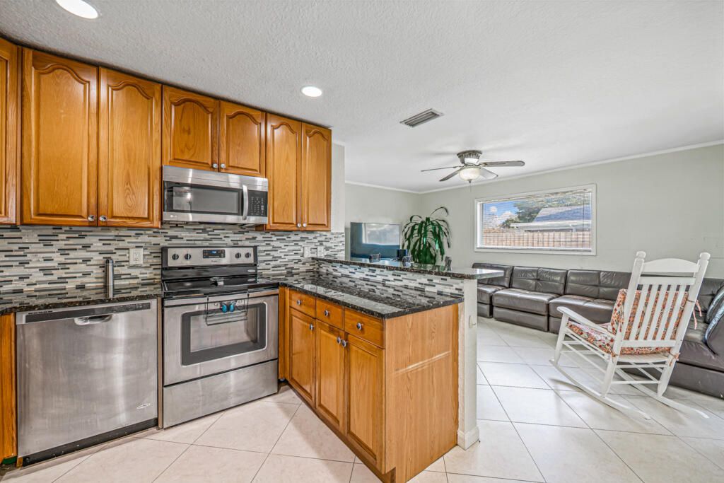 For Rent: $3,000 (3 beds, 2 baths, 1522 Square Feet)