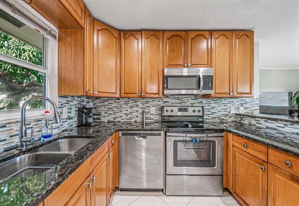 For Rent: $3,000 (3 beds, 2 baths, 1522 Square Feet)