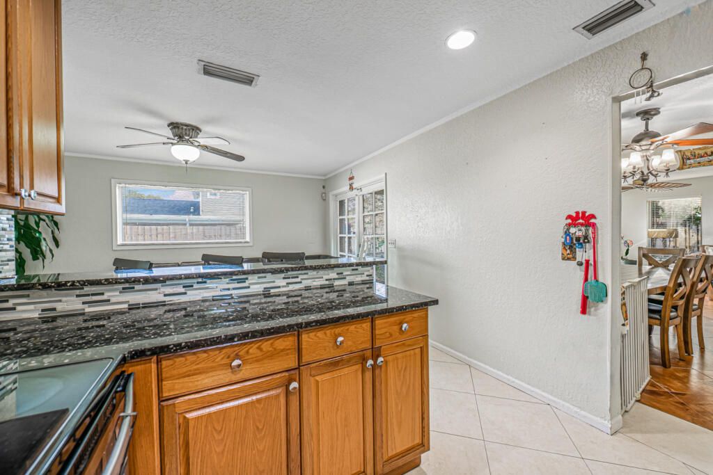 For Rent: $3,000 (3 beds, 2 baths, 1522 Square Feet)