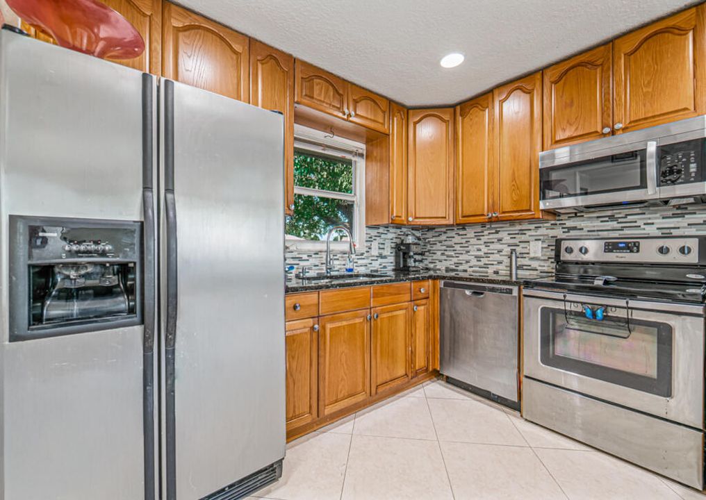 For Rent: $3,000 (3 beds, 2 baths, 1522 Square Feet)