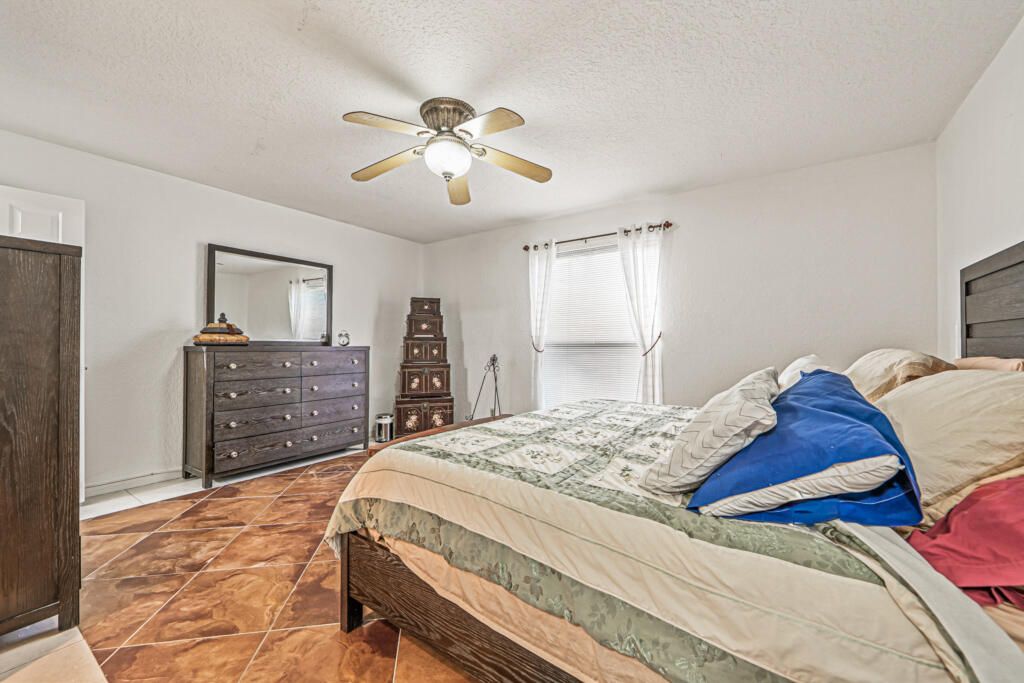 For Rent: $3,000 (3 beds, 2 baths, 1522 Square Feet)