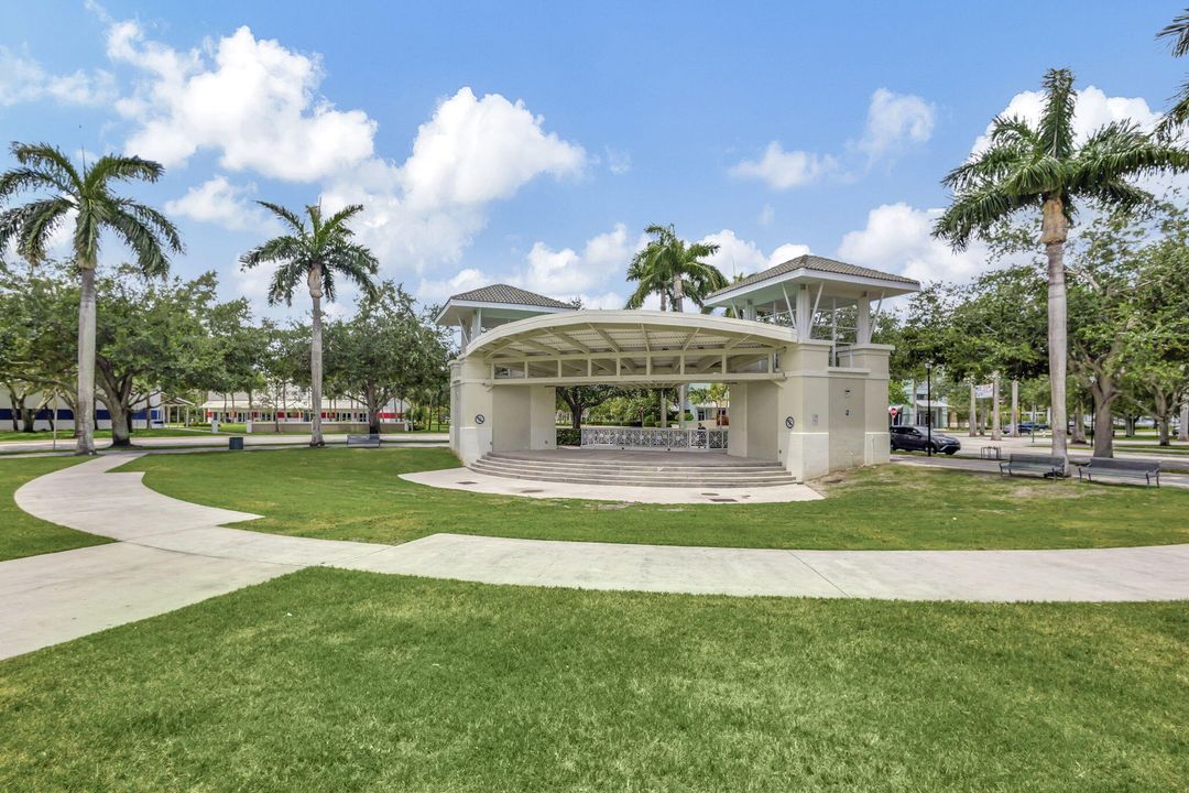 For Sale: $1,499,000 (6 beds, 4 baths, 3258 Square Feet)