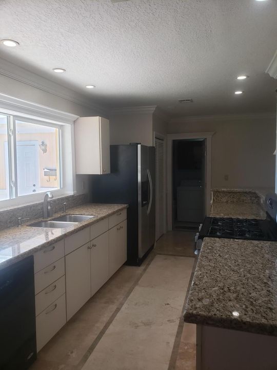 出租: $3,400 (3 贝兹, 2 浴室, 1514 平方英尺)