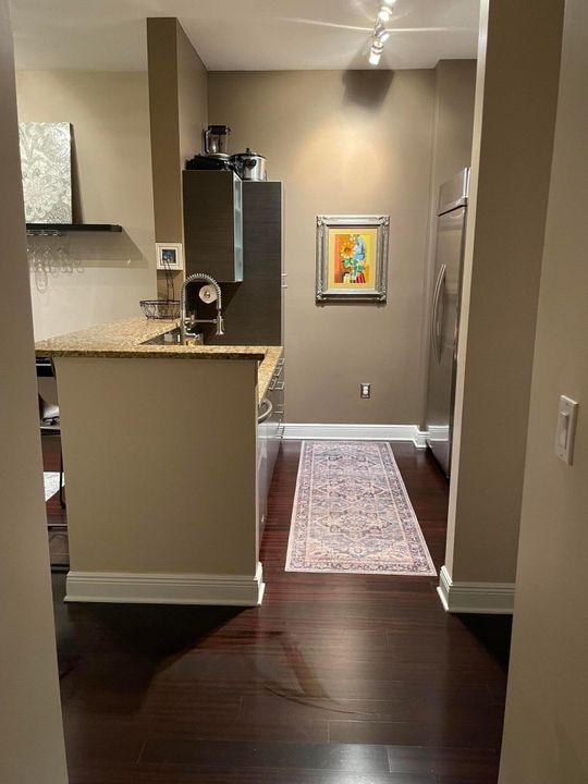 出租: $9,850 (1 贝兹, 1 浴室, 755 平方英尺)