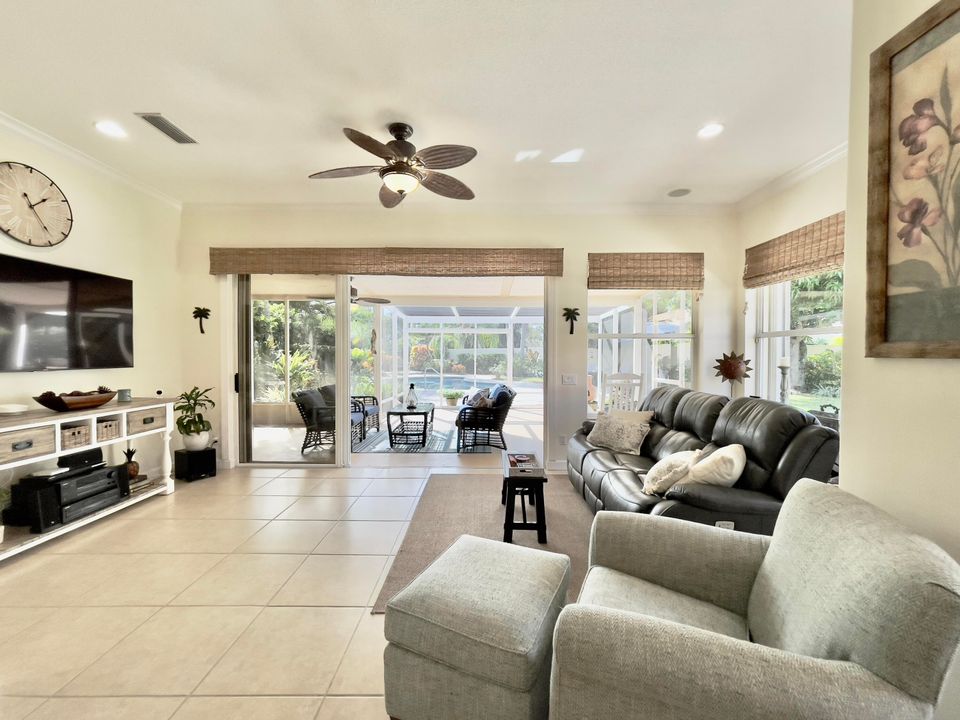 For Sale: $875,000 (3 beds, 2 baths, 1975 Square Feet)