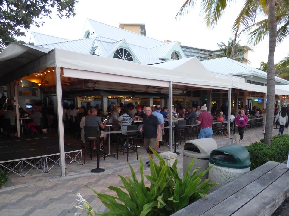 For Rent: $2,000 (1 beds, 1 baths, 319 Square Feet)