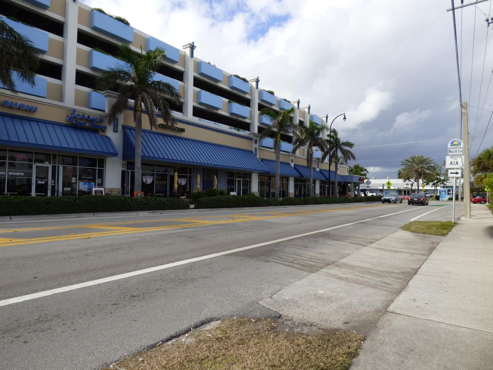 For Rent: $2,000 (1 beds, 1 baths, 319 Square Feet)