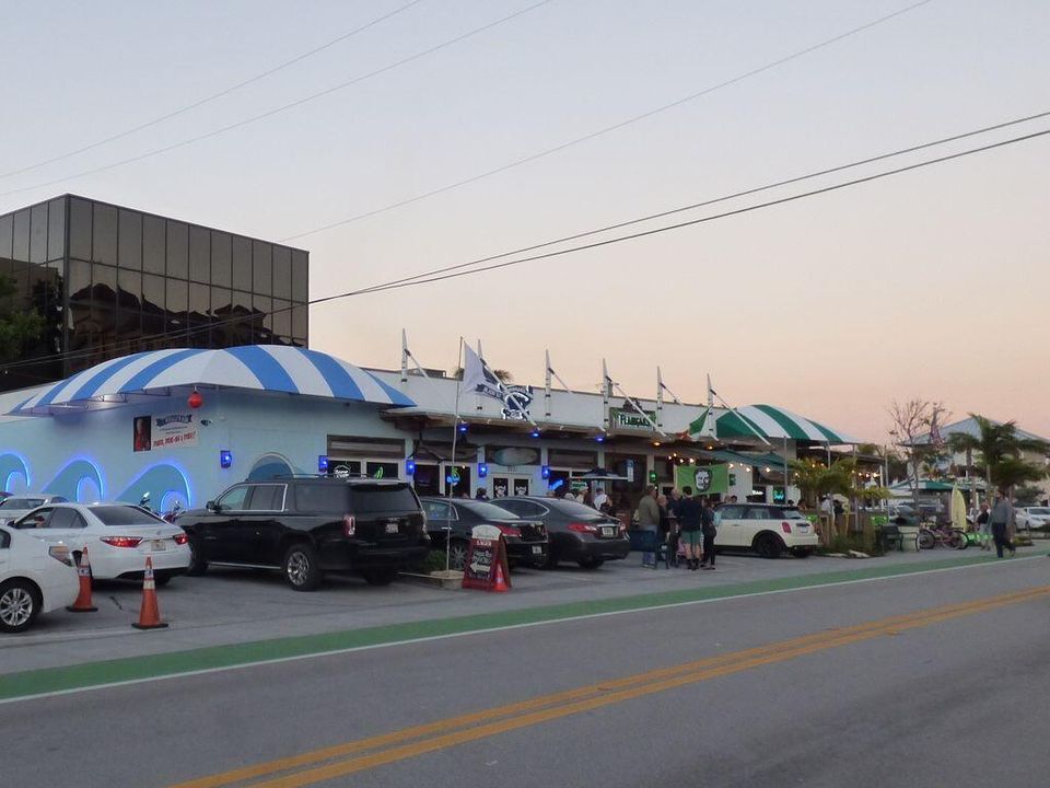 For Rent: $2,000 (1 beds, 1 baths, 319 Square Feet)