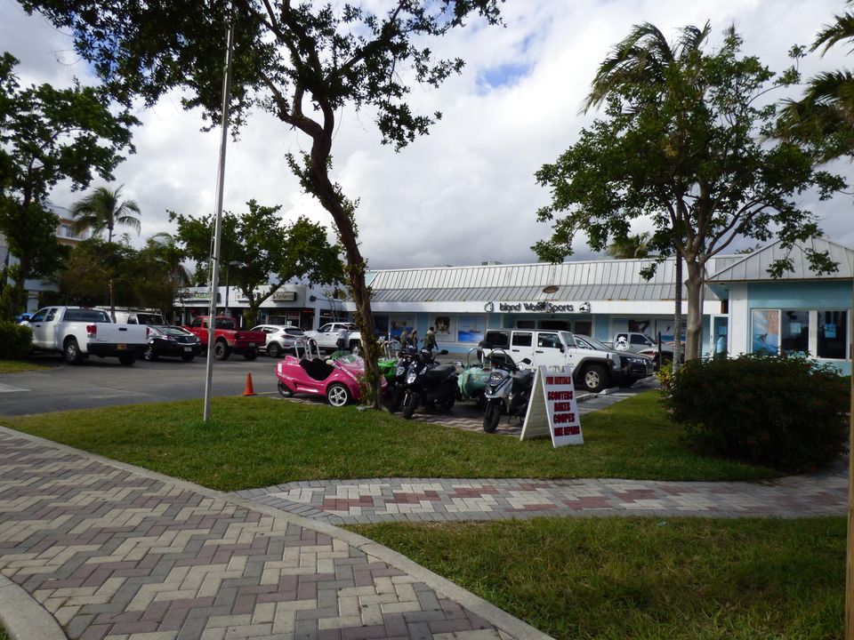 For Rent: $2,000 (1 beds, 1 baths, 319 Square Feet)