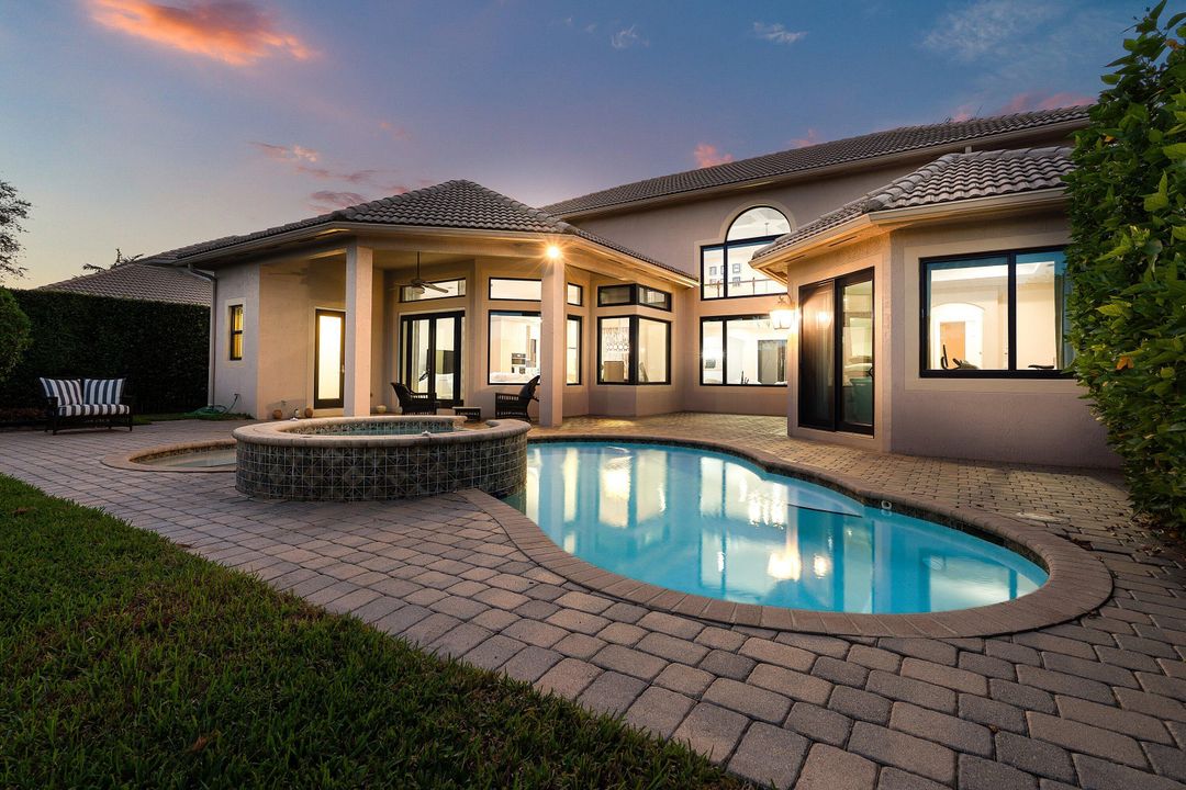 На продажу: $1,599,000 (6 спален, 4 ванн, 3950 Квадратных фут)