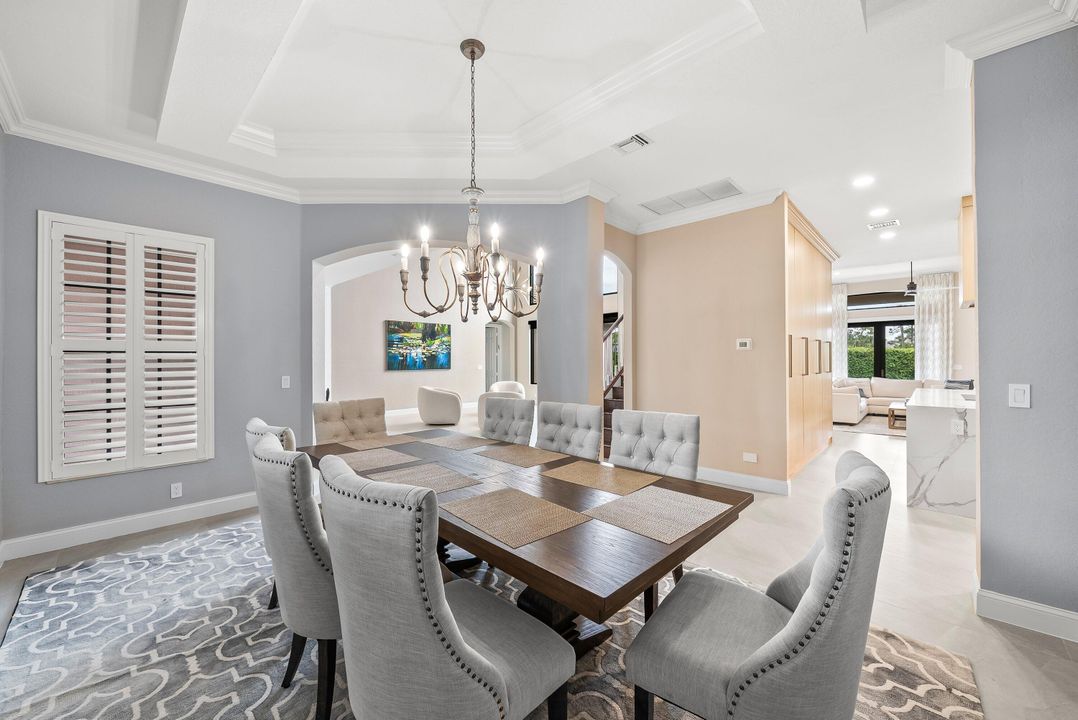 На продажу: $1,599,000 (6 спален, 4 ванн, 3950 Квадратных фут)