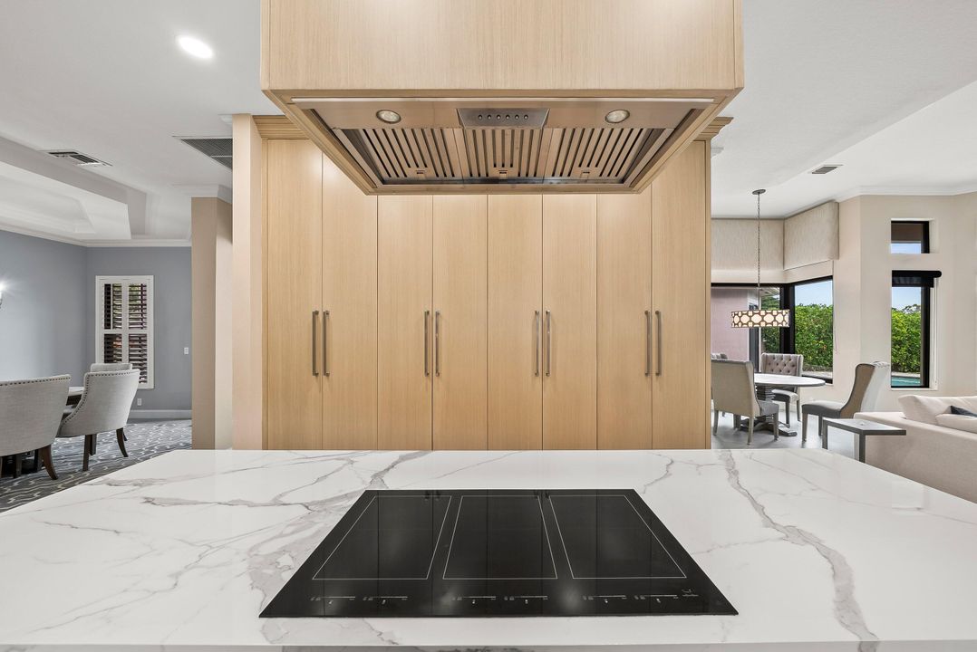 На продажу: $1,599,000 (6 спален, 4 ванн, 3950 Квадратных фут)