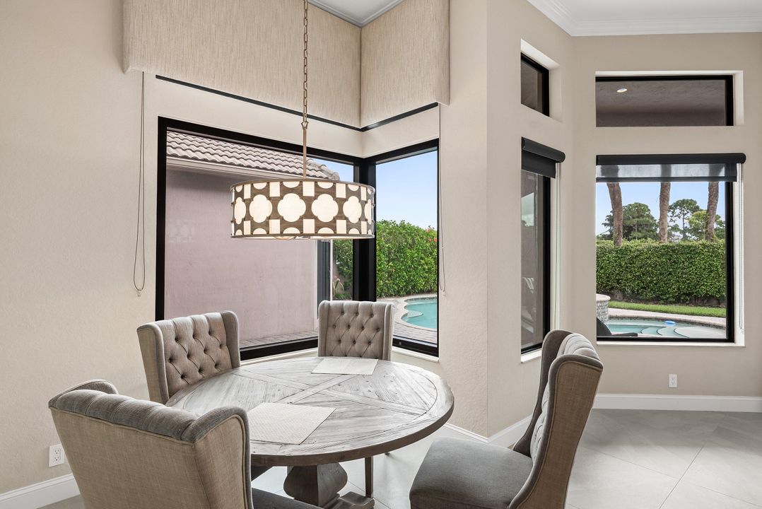 На продажу: $1,599,000 (6 спален, 4 ванн, 3950 Квадратных фут)