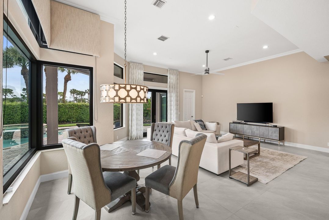 На продажу: $1,599,000 (6 спален, 4 ванн, 3950 Квадратных фут)