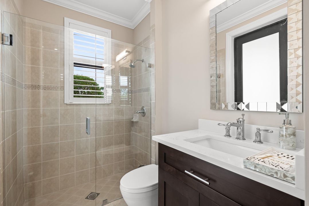 На продажу: $1,599,000 (6 спален, 4 ванн, 3950 Квадратных фут)