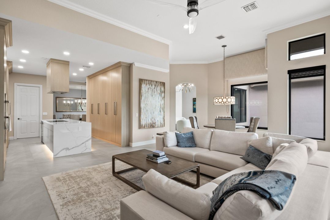 На продажу: $1,599,000 (6 спален, 4 ванн, 3950 Квадратных фут)