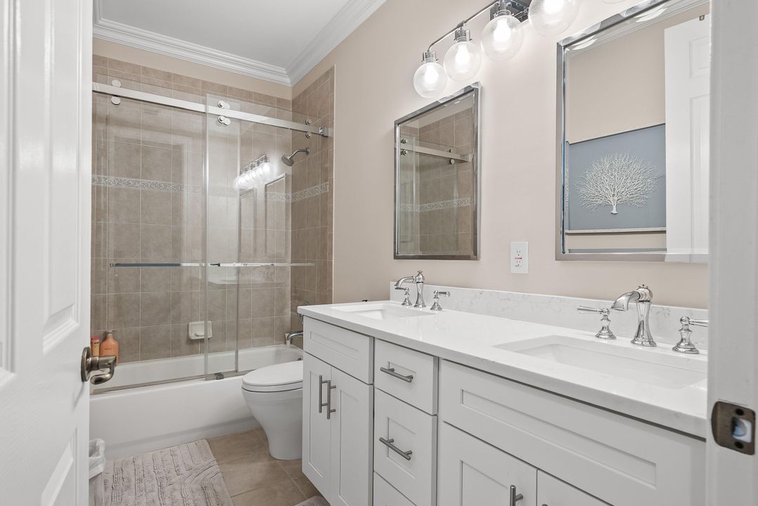 На продажу: $1,599,000 (6 спален, 4 ванн, 3950 Квадратных фут)