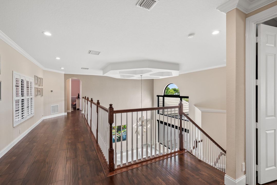 На продажу: $1,599,000 (6 спален, 4 ванн, 3950 Квадратных фут)