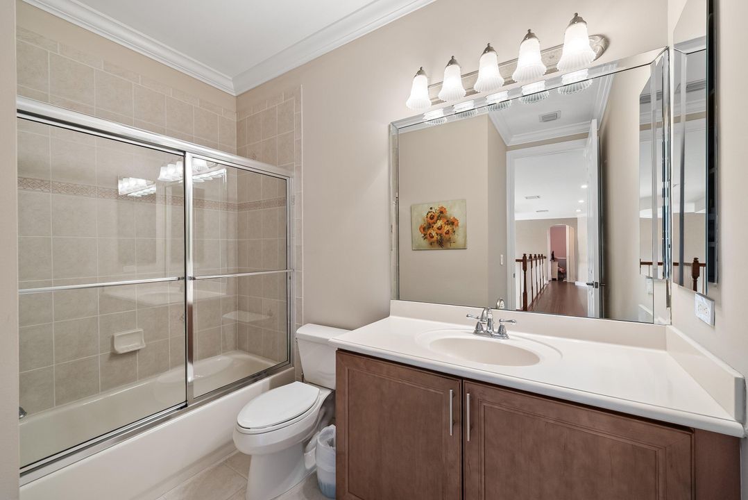 На продажу: $1,599,000 (6 спален, 4 ванн, 3950 Квадратных фут)