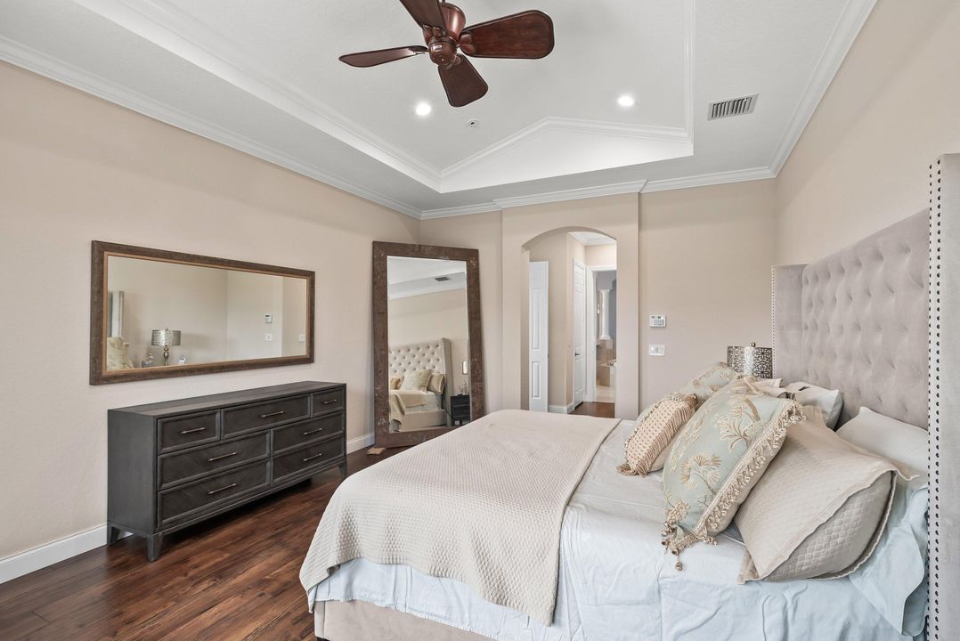 На продажу: $1,599,000 (6 спален, 4 ванн, 3950 Квадратных фут)