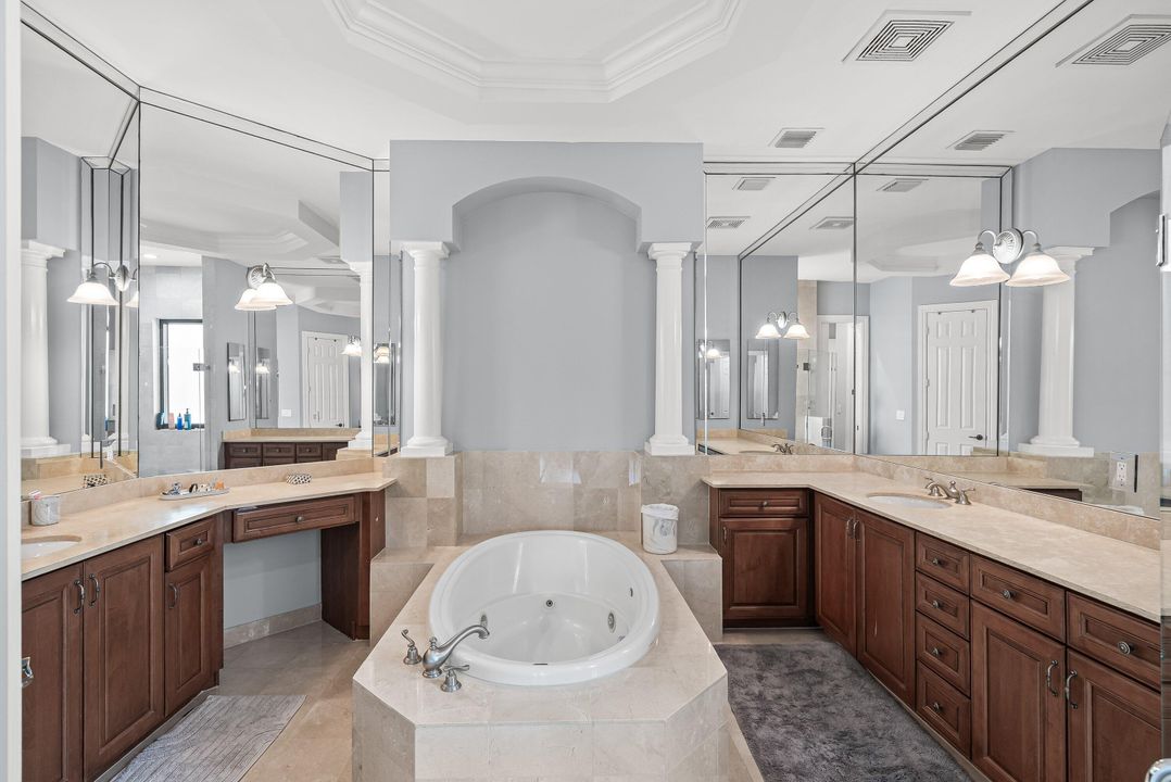 На продажу: $1,599,000 (6 спален, 4 ванн, 3950 Квадратных фут)