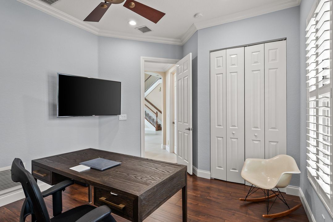 На продажу: $1,599,000 (6 спален, 4 ванн, 3950 Квадратных фут)