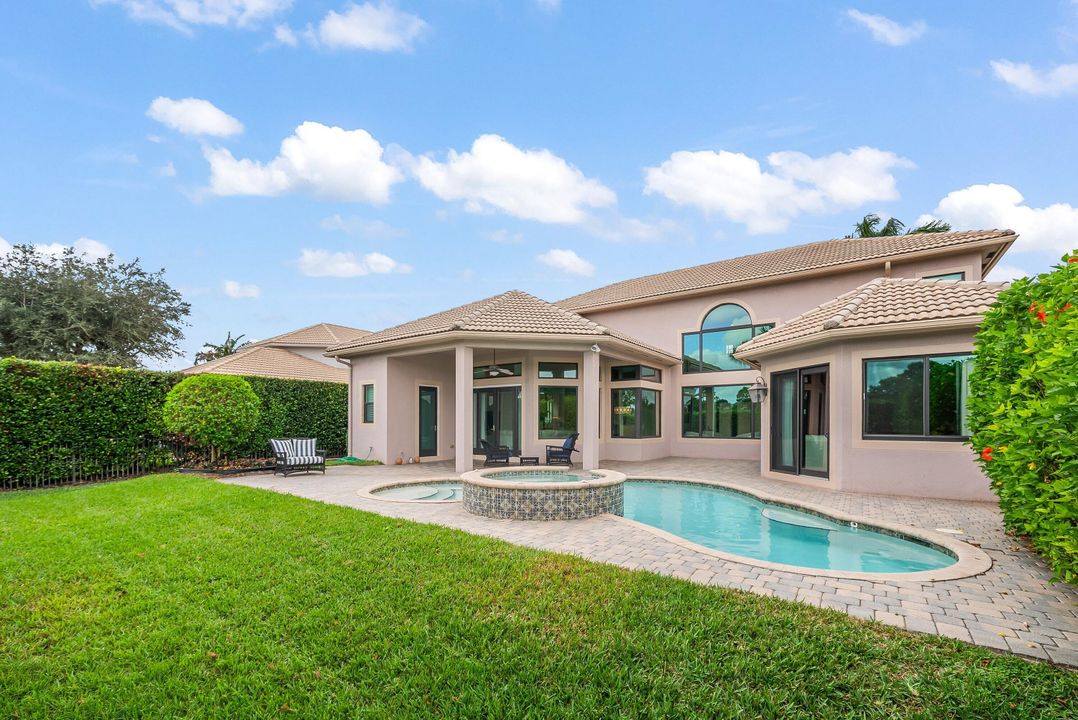 На продажу: $1,599,000 (6 спален, 4 ванн, 3950 Квадратных фут)