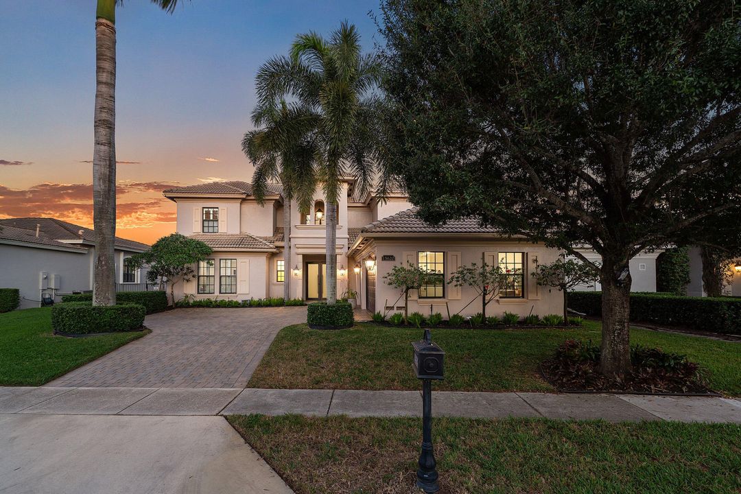 На продажу: $1,599,000 (6 спален, 4 ванн, 3950 Квадратных фут)