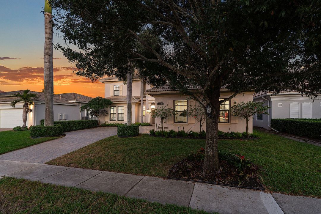 На продажу: $1,599,000 (6 спален, 4 ванн, 3950 Квадратных фут)