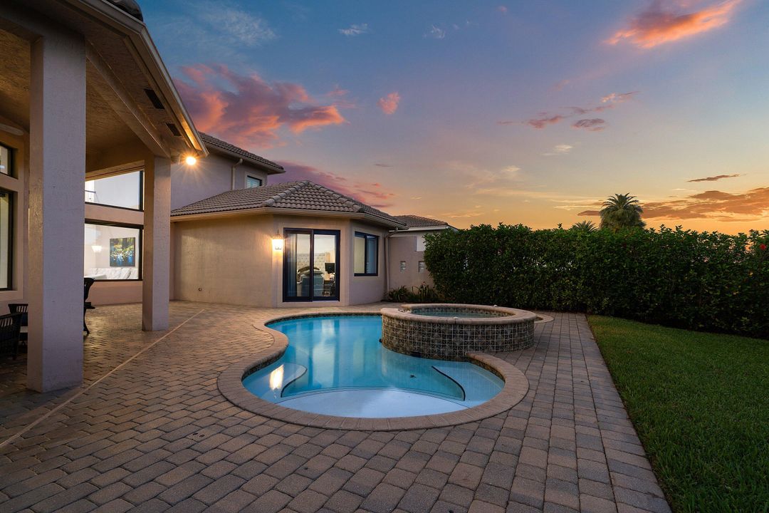 На продажу: $1,599,000 (6 спален, 4 ванн, 3950 Квадратных фут)