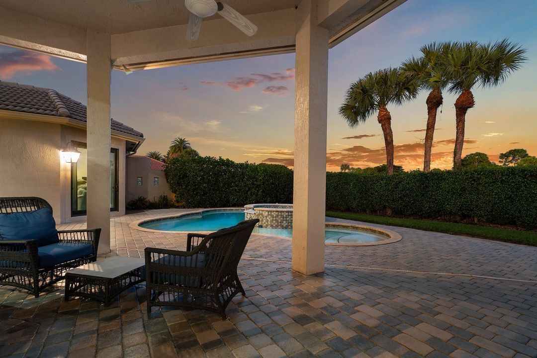 На продажу: $1,599,000 (6 спален, 4 ванн, 3950 Квадратных фут)