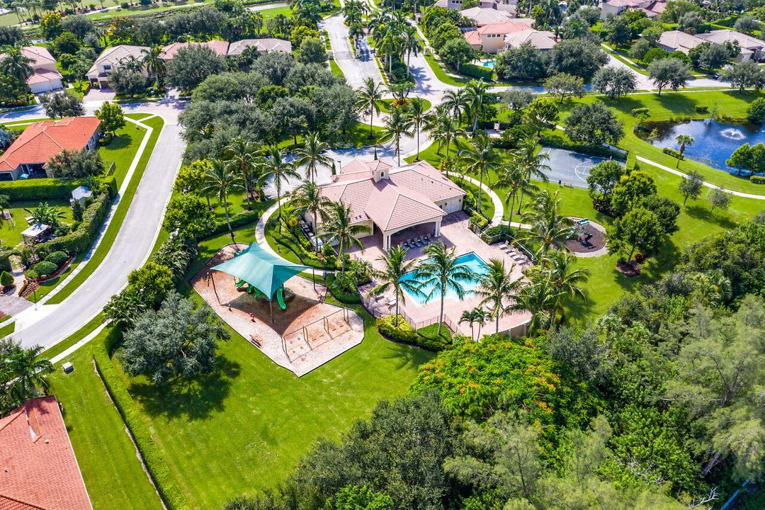 На продажу: $1,599,000 (6 спален, 4 ванн, 3950 Квадратных фут)