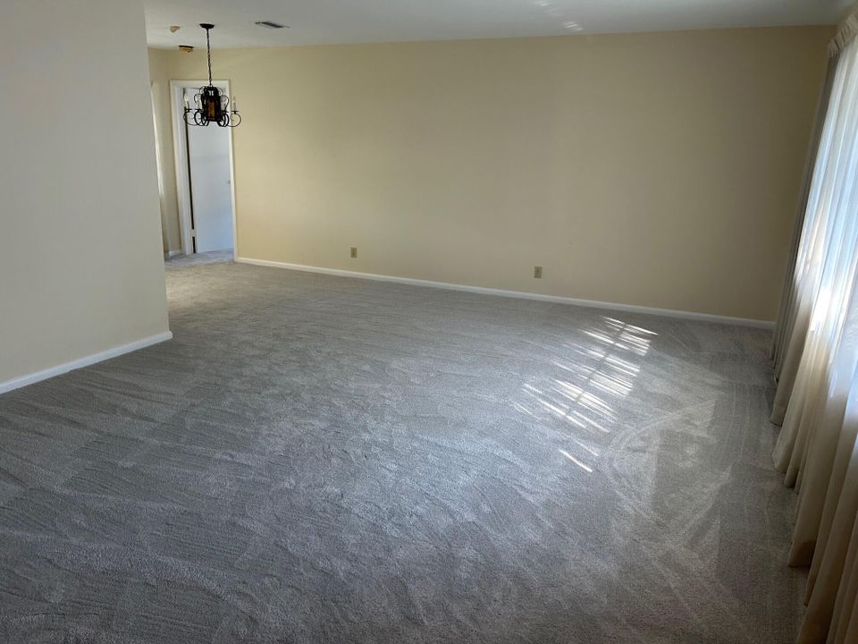 Active With Contract: $525,000 (4 beds, 2 baths, 1684 Square Feet)