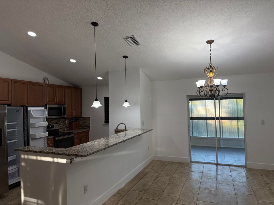 For Rent: $2,650 (4 beds, 2 baths, 1640 Square Feet)