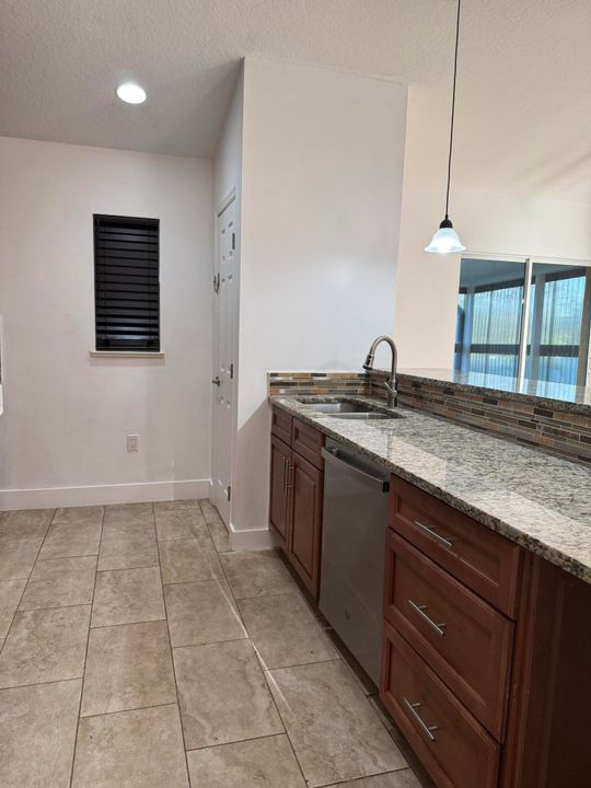 For Rent: $2,650 (4 beds, 2 baths, 1640 Square Feet)